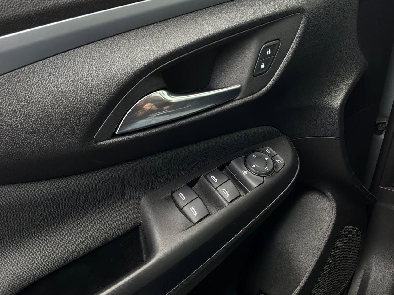 Used 2025 Buick Envista Preferred image 19