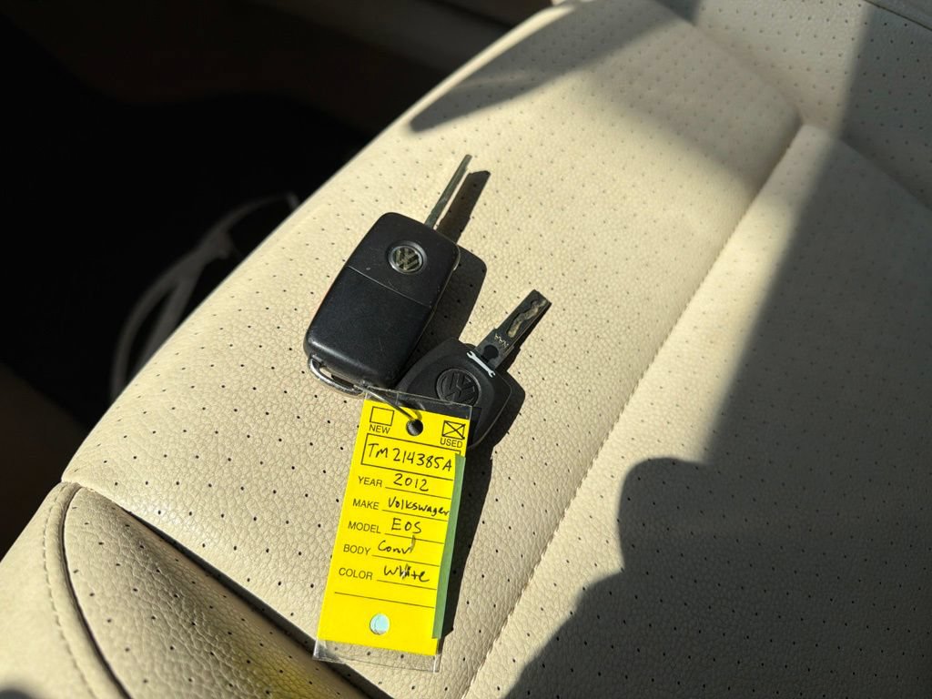 Used 2012 Volkswagen Eos Komfort FWD image 28
