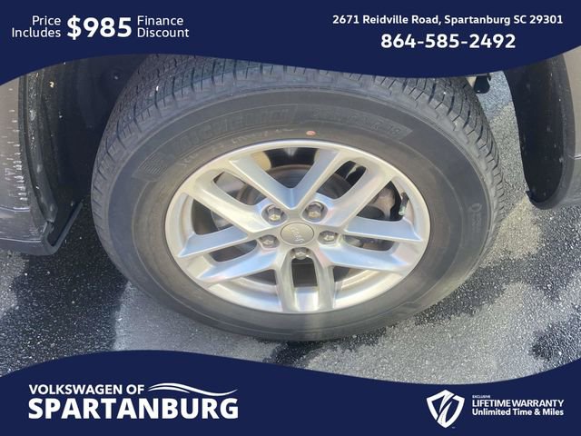 Used 2023 Jeep Grand Cherokee L Laredo image 5