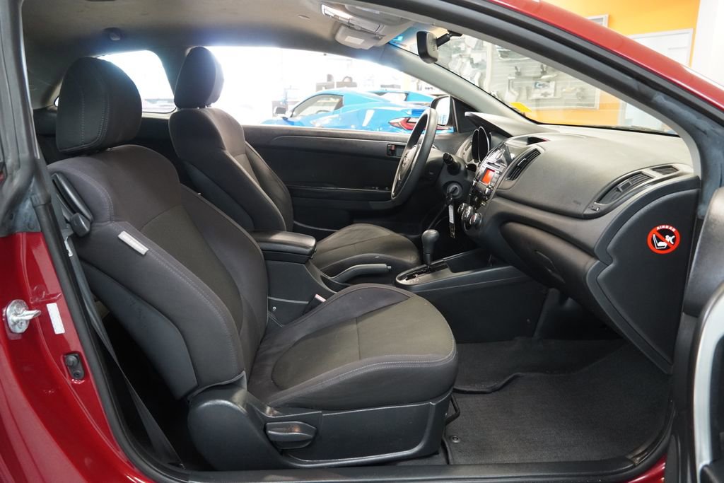 Used 2010 Kia Forte Koup EX image 29