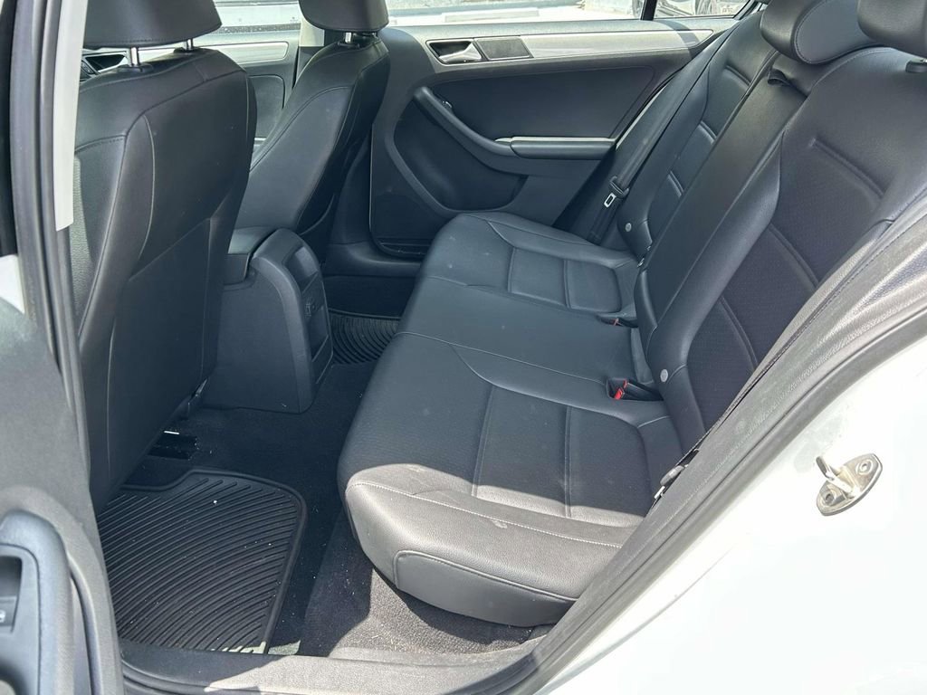 Used 2017 Volkswagen Jetta SE FWD image 6