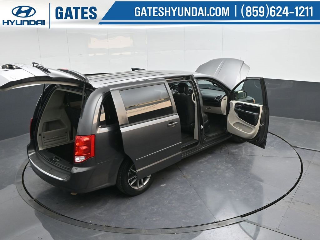 Used 2016 Dodge Grand Caravan SE image 43