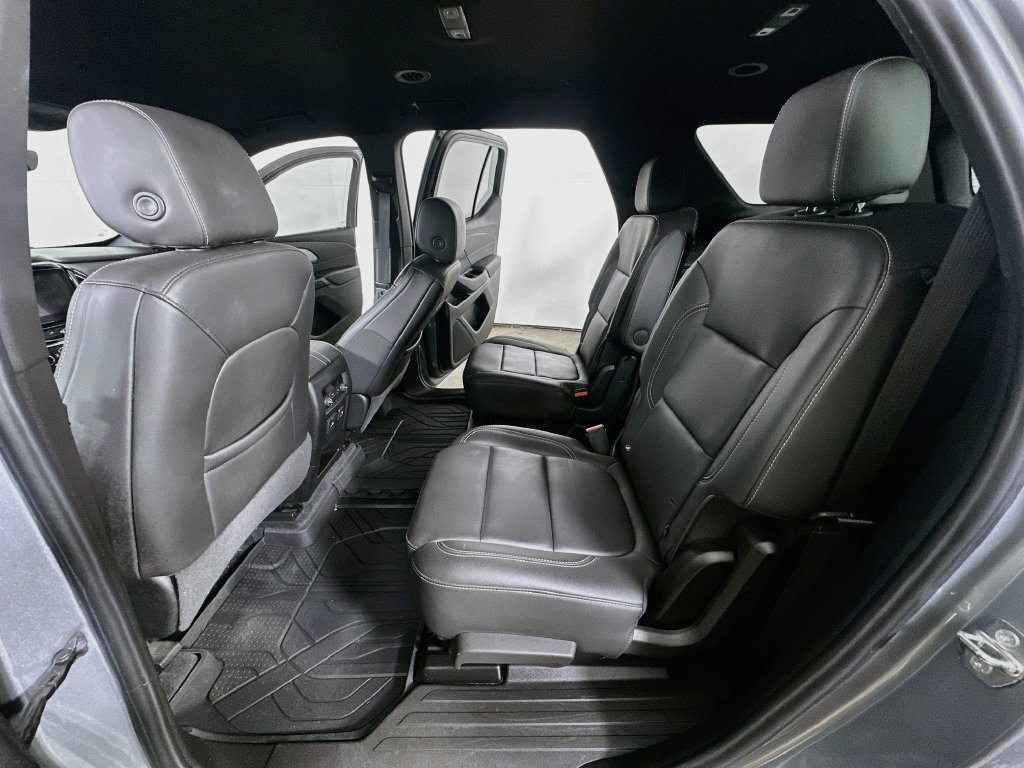 Used 2023 Chevrolet Traverse LT w/ LT Premium Package FWD image 17