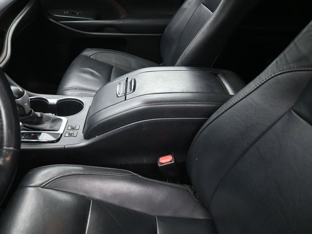 Used 2017 Toyota Highlander XLE image 18