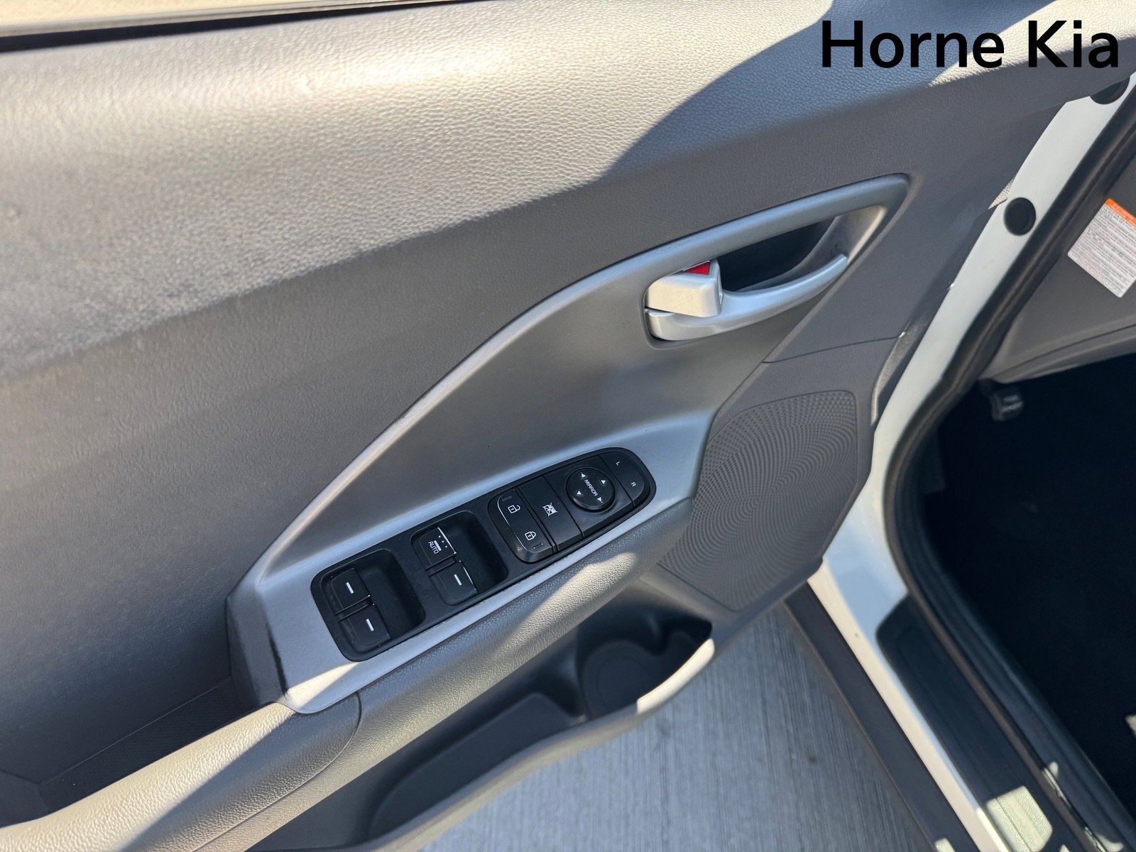 Used 2022 Kia Niro LX image 10