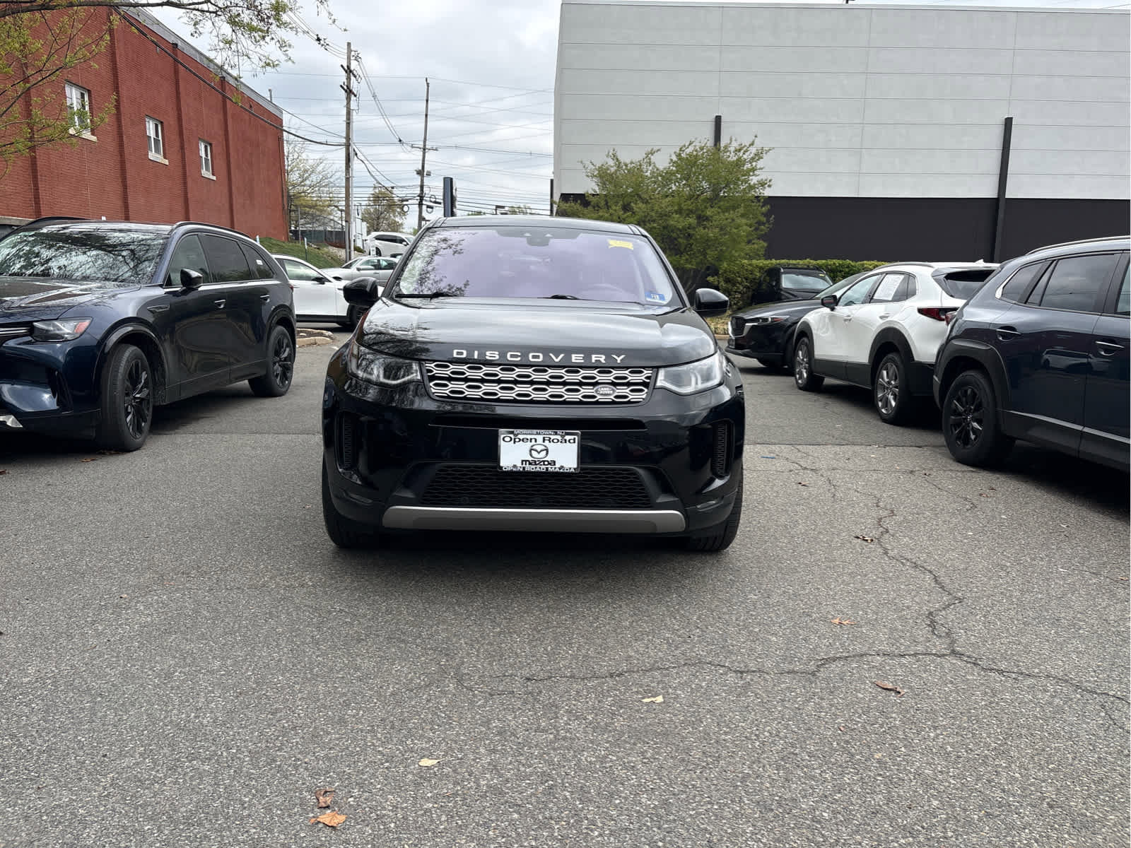 Used 2020 Land Rover Discovery Sport SE image 2