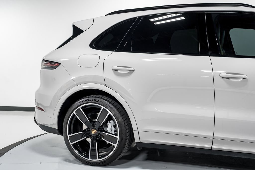 Used 2022 Porsche Cayenne Turbo AWD/4WD image 52