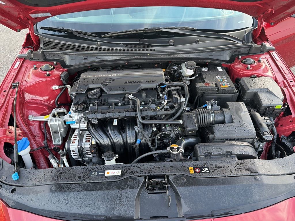Used 2025 Hyundai Elantra Sport image 11