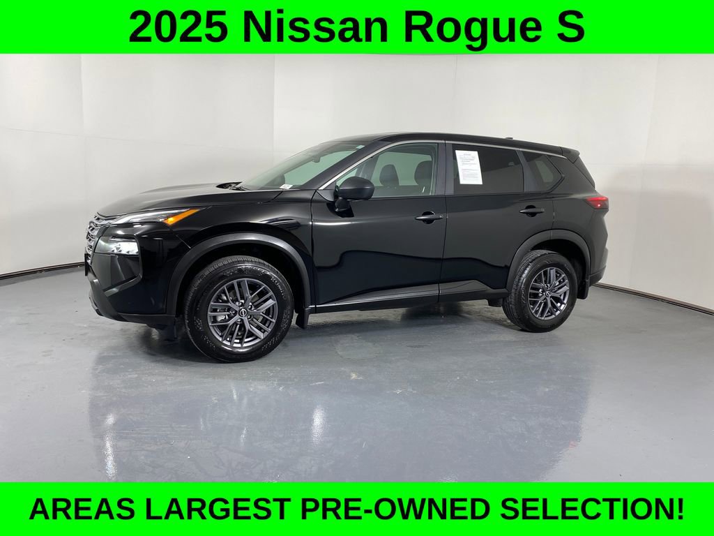 Used 2025 Nissan Rogue S image 3