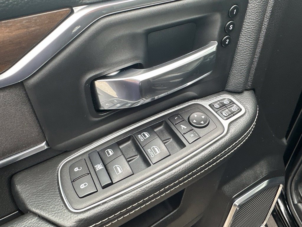 Used 2024 RAM 2500 Laramie AWD/4WD image 17