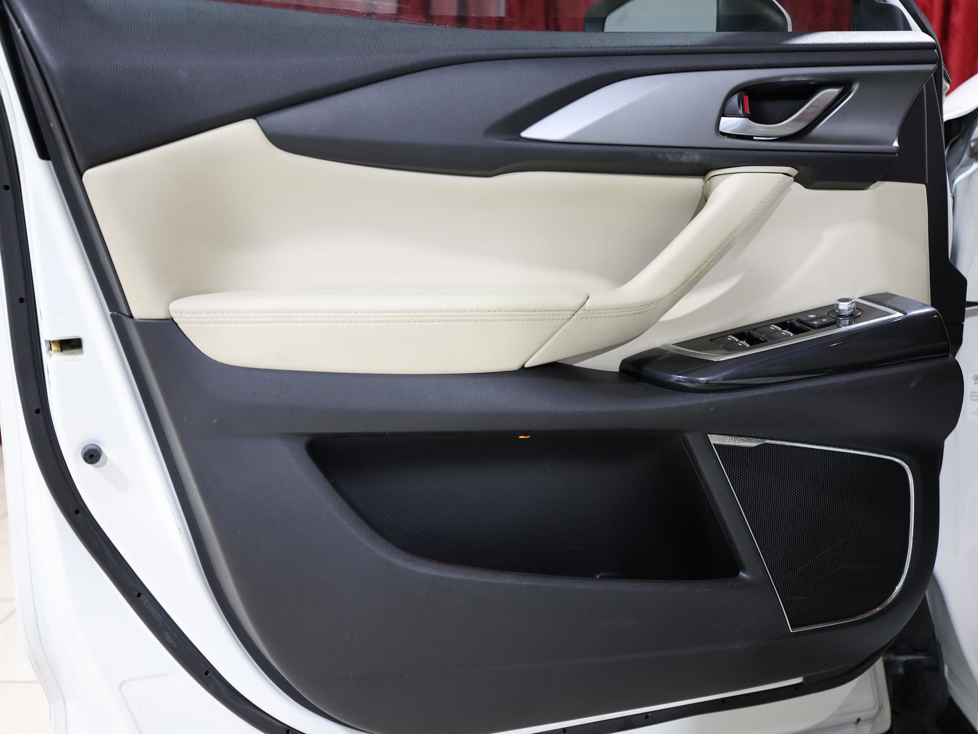 Used 2018 MAZDA CX-9 Touring w/ Touring Premium Package image 11