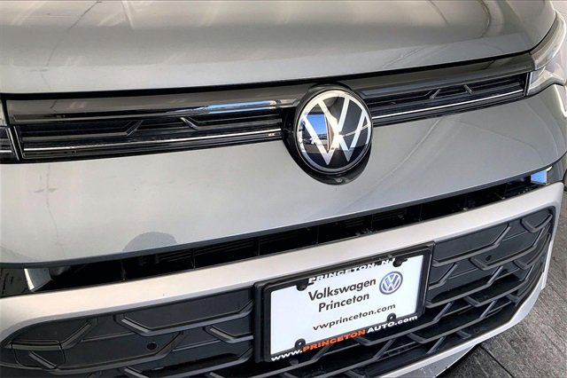 Certified 2025 Volkswagen Taos SE w/ Panoramic Sunroof Package image 30