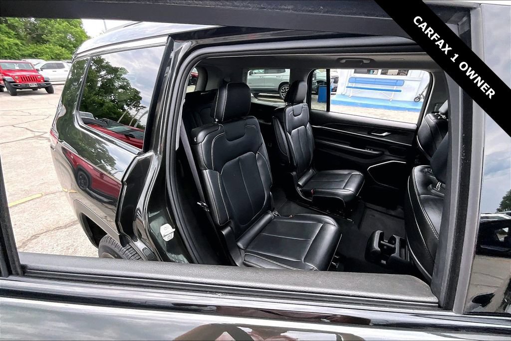 Used 2024 Jeep Grand Cherokee L Limited AWD/4WD image 25