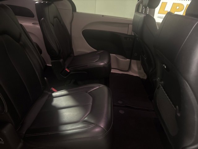 Certified 2024 Chrysler Pacifica Touring-L image 23