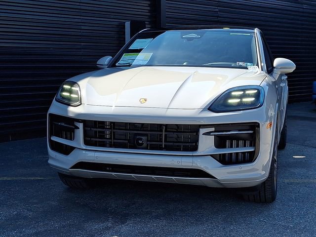 New 2026 Porsche Cayenne E-Hybrid Coupe AWD/4WD image 10