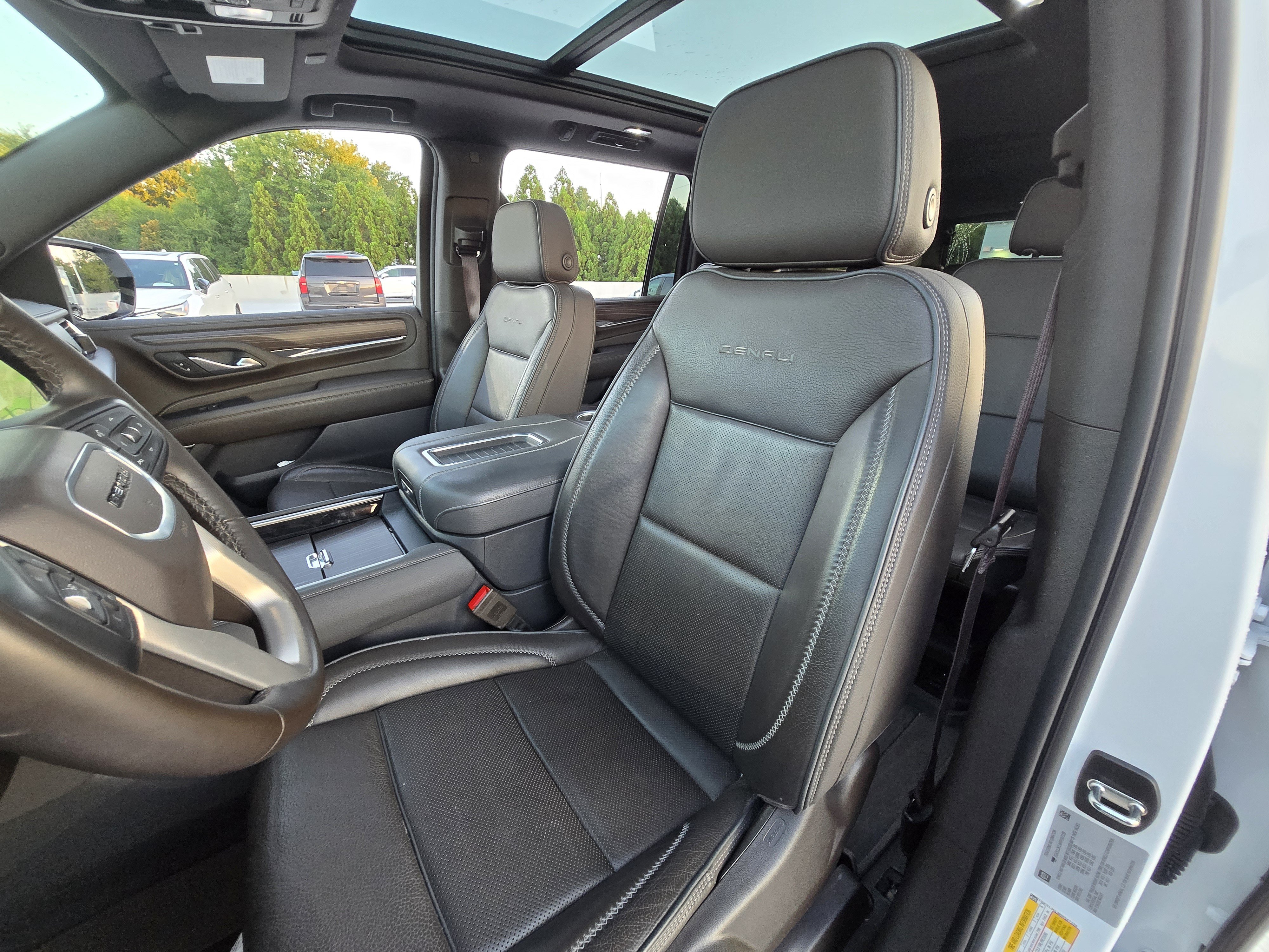 Used 2024 GMC Yukon XL Denali w/ Max Trailering Package RWD image 16