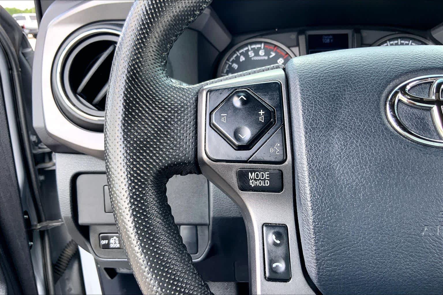 Used 2020 Toyota Tacoma TRD Sport w/ TRD Premium Sport Package AWD/4WD image 23