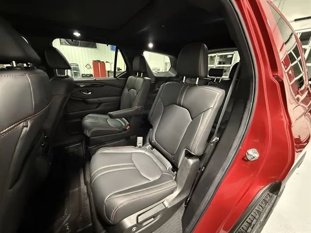 Used 2025 Honda Pilot TrailSport image 17
