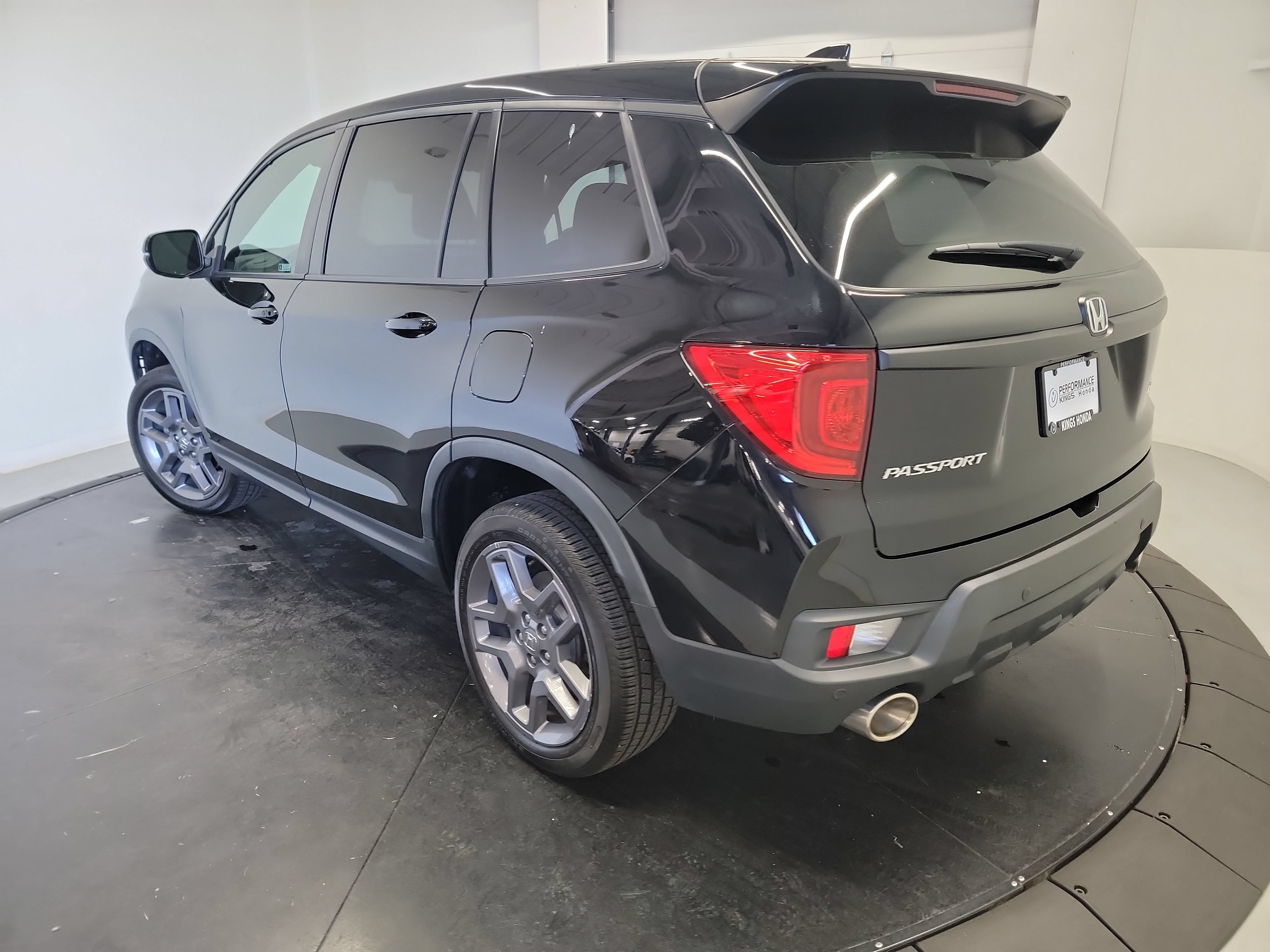 Used 2023 Honda Passport EX-L image 6