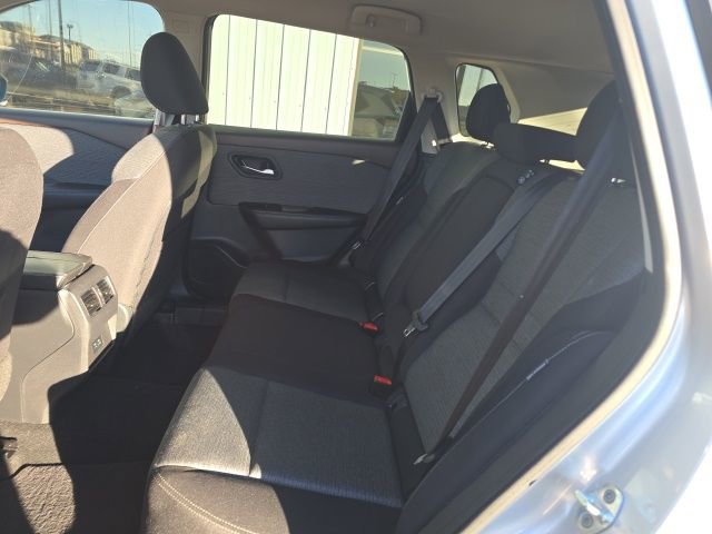 Used 2022 Nissan Rogue SV image 11