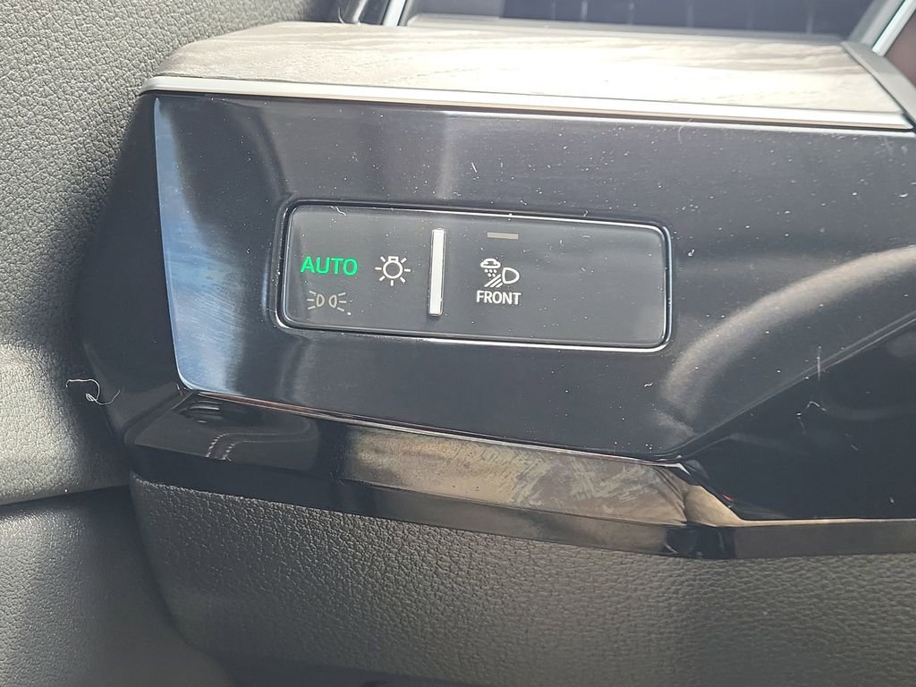 Used 2021 Audi e-tron Premium Plus w/ Premium Plus Package AWD/4WD image 23