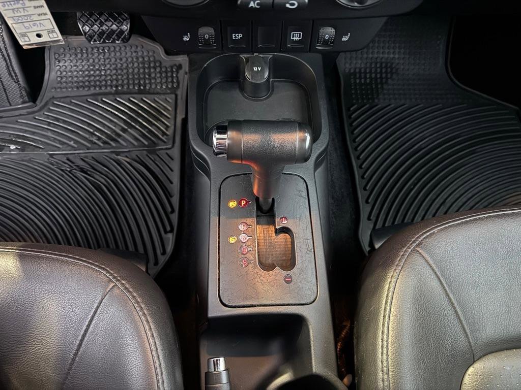 Used 2009 Volkswagen Beetle S image 28