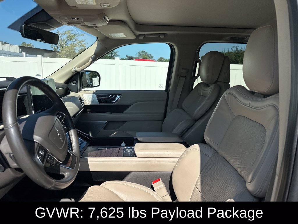 Used 2020 Lincoln Navigator Reserve w/ Luxury Package AWD/4WD image 12