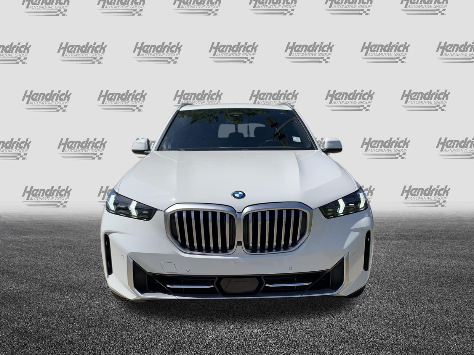 Used 2024 BMW X5 xDrive40i w/ Parking Assistance Package AWD/4WD image 3