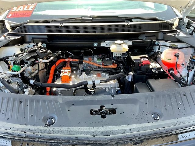 Certified 2024 Chevrolet Equinox EV LT w/ LPO, Active Package FWD image 32