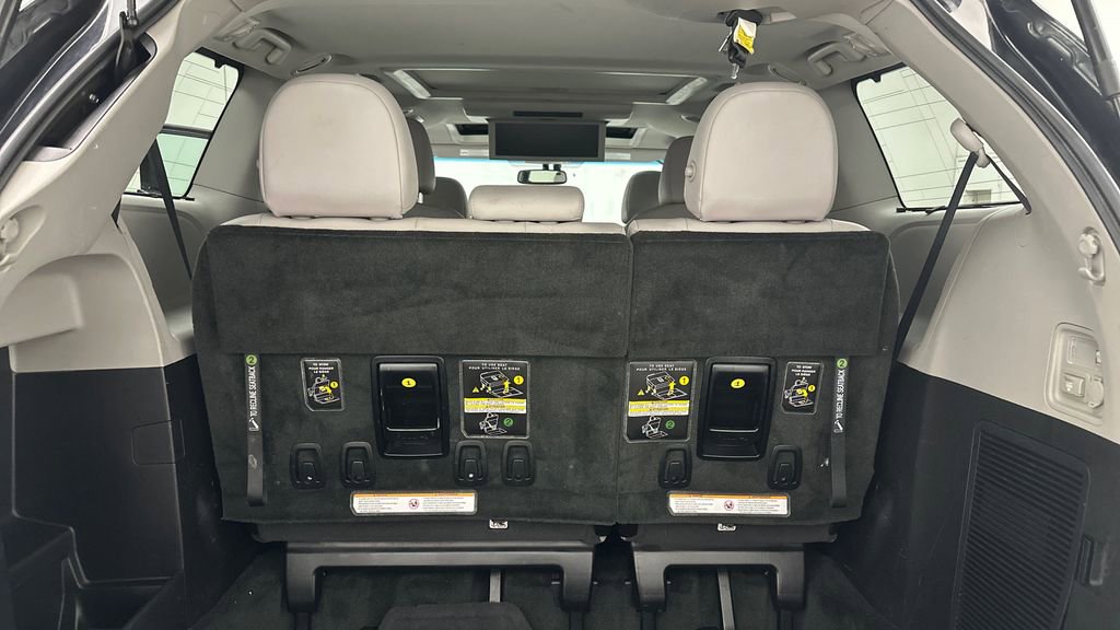 Used 2017 Toyota Sienna Limited image 12