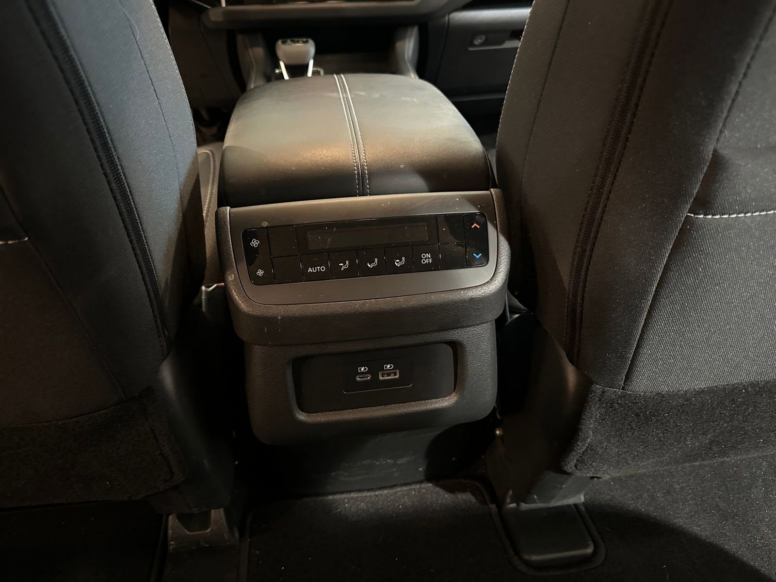 Used 2025 Nissan Pathfinder SV image 24