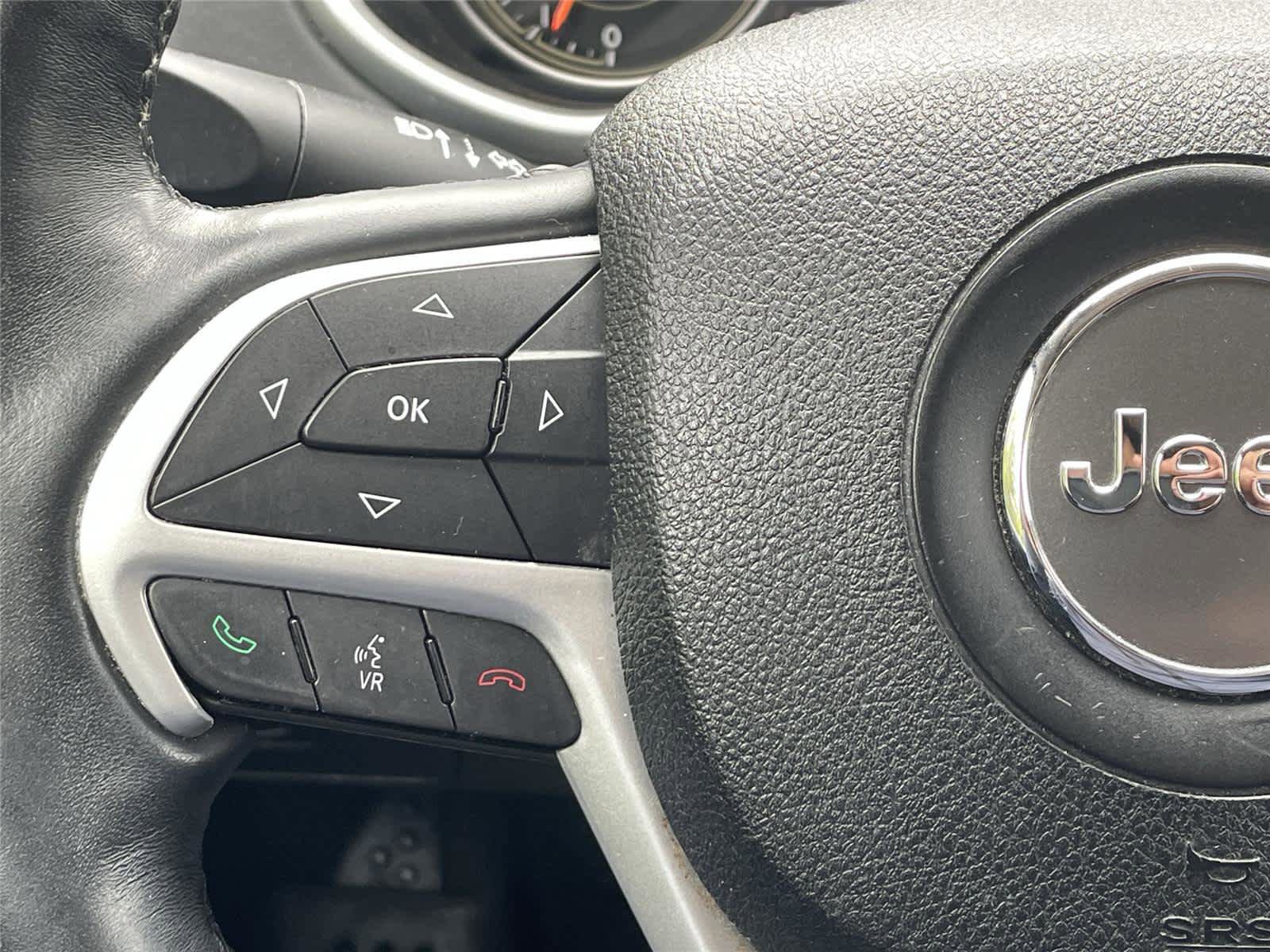 Used 2016 Jeep Cherokee Overland AWD/4WD image 27