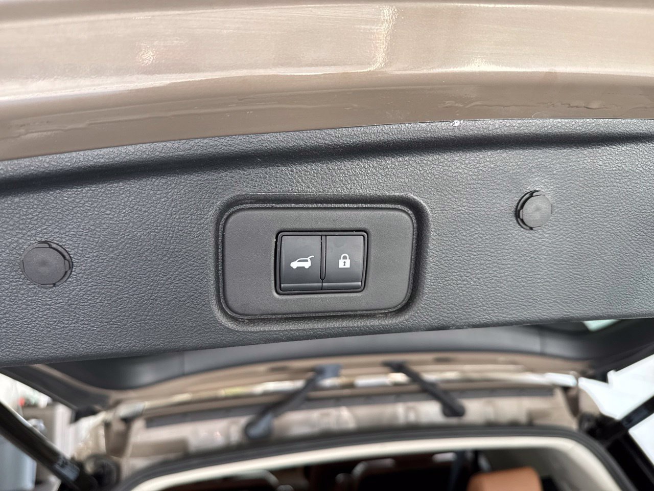 Used 2025 Nissan Pathfinder Platinum AWD/4WD image 12