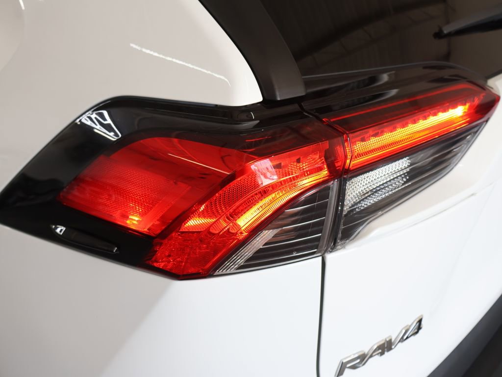 Used 2020 Toyota RAV4 LE FWD image 29