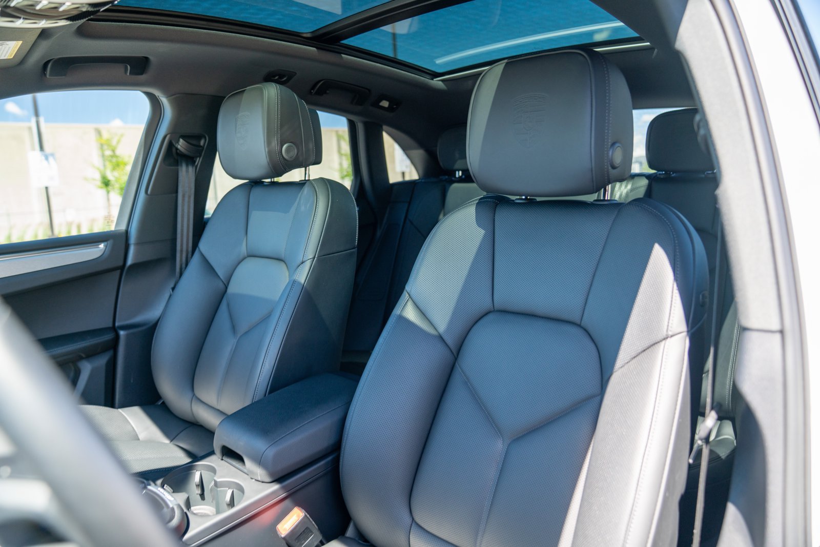 Certified 2026 Porsche Macan AWD/4WD image 5