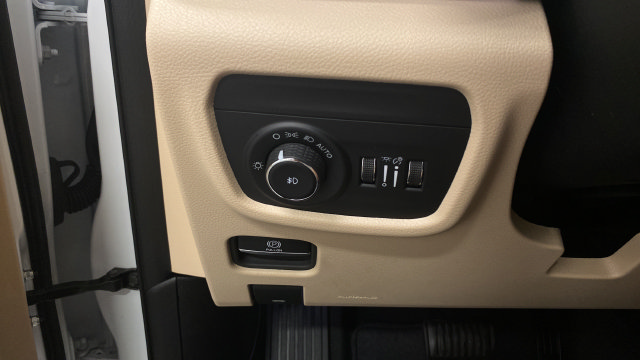 Used 2023 Jeep Grand Cherokee L Limited w/ Black Appearance Package AWD/4WD image 25