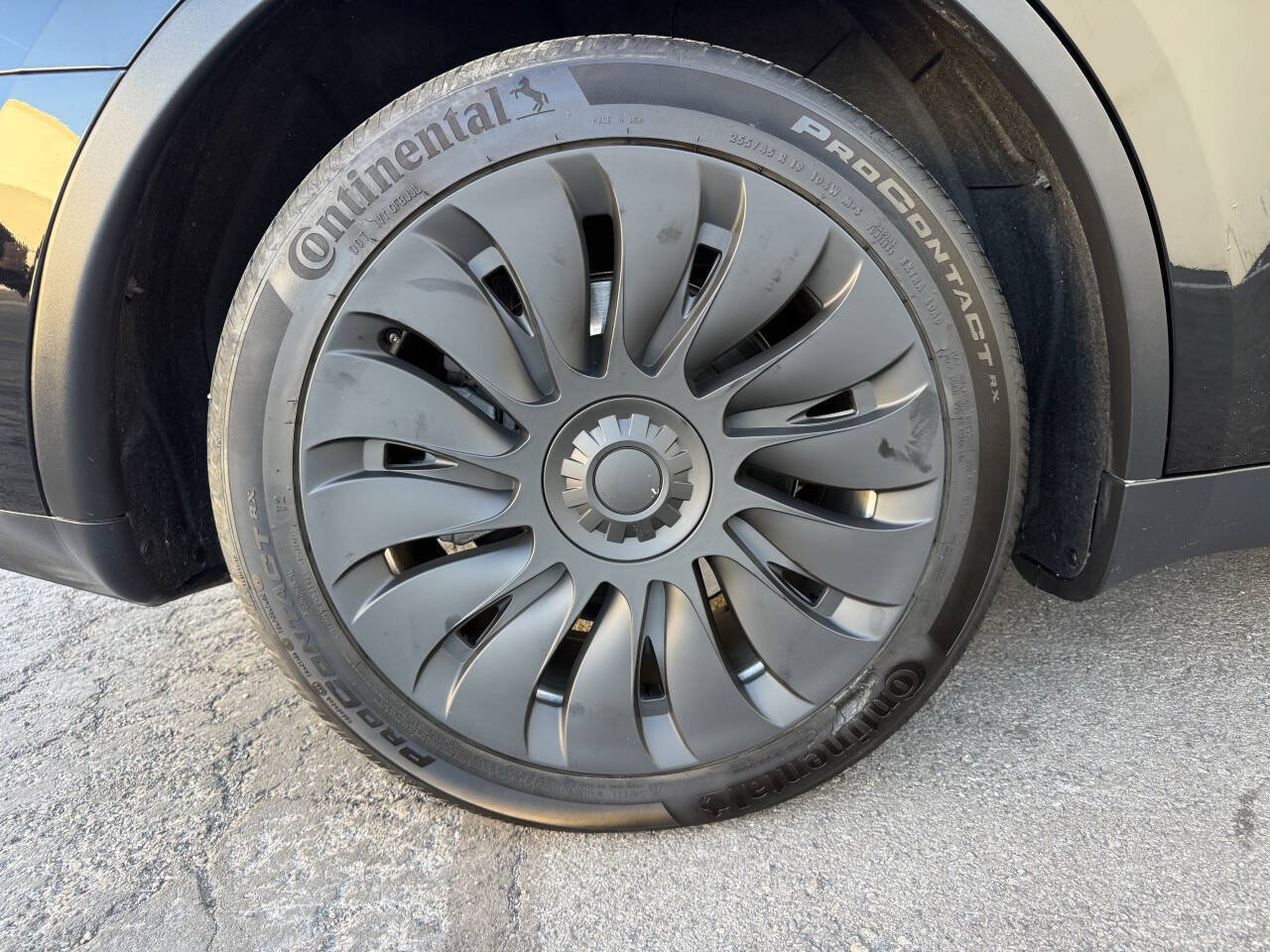 Used 2023 Tesla Model Y Long Range AWD/4WD image 37