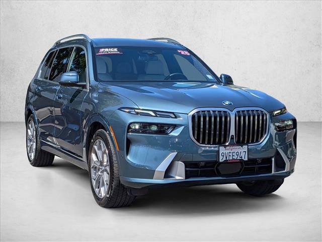 Used 2025 BMW X7 xDrive40i AWD/4WD image 3