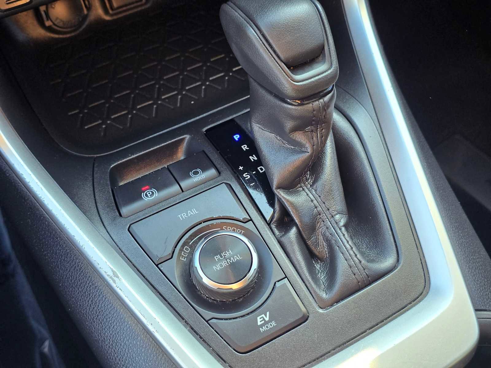 Used 2022 Toyota RAV4 XLE image 35