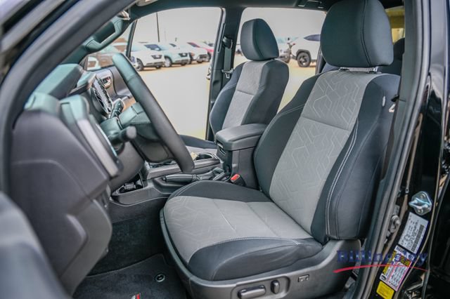Used 2023 Toyota Tacoma TRD Off-Road w/ Technology Package AWD/4WD image 10