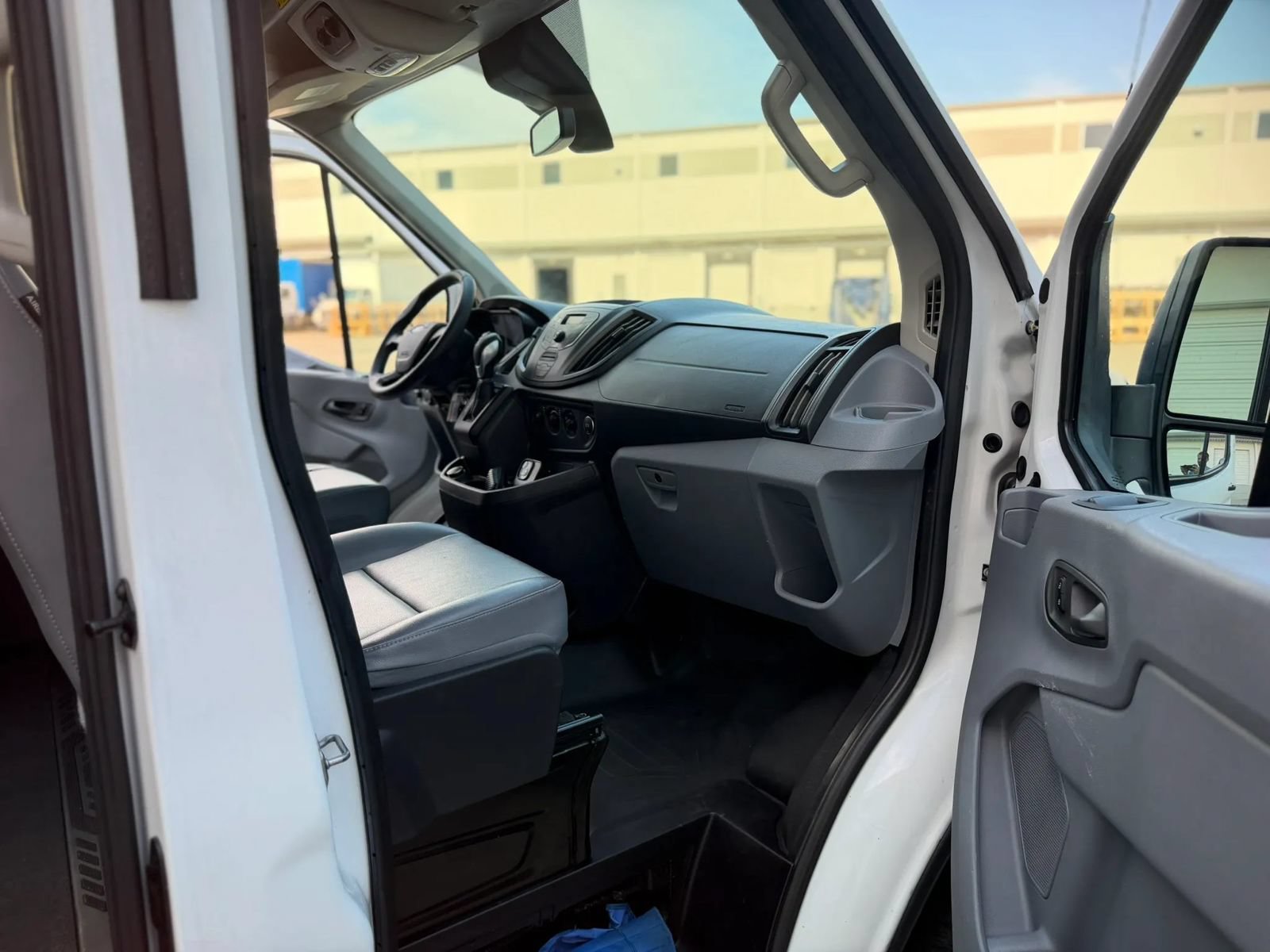 Used 2019 Ford Transit 150 XL RWD image 17