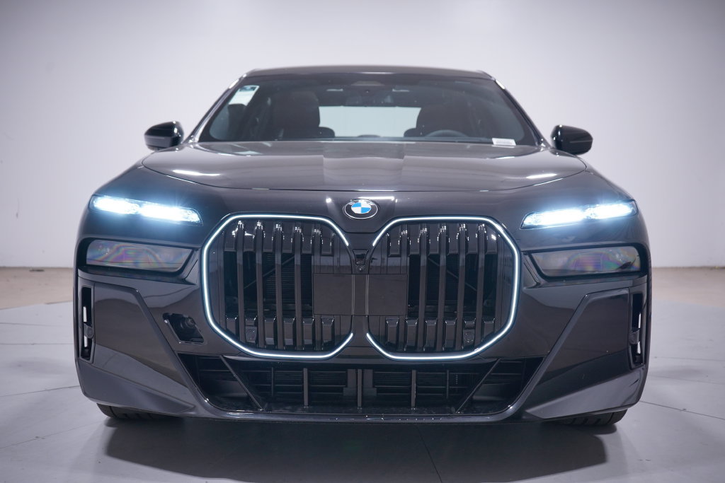 New 2026 BMW 760i xDrive w/ Executive Package AWD/4WD image 4