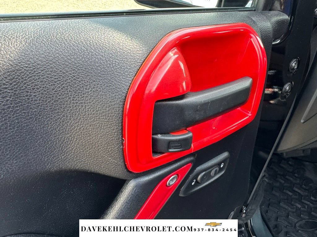 Used 2015 Jeep Wrangler Unlimited Sahara AWD/4WD image 9