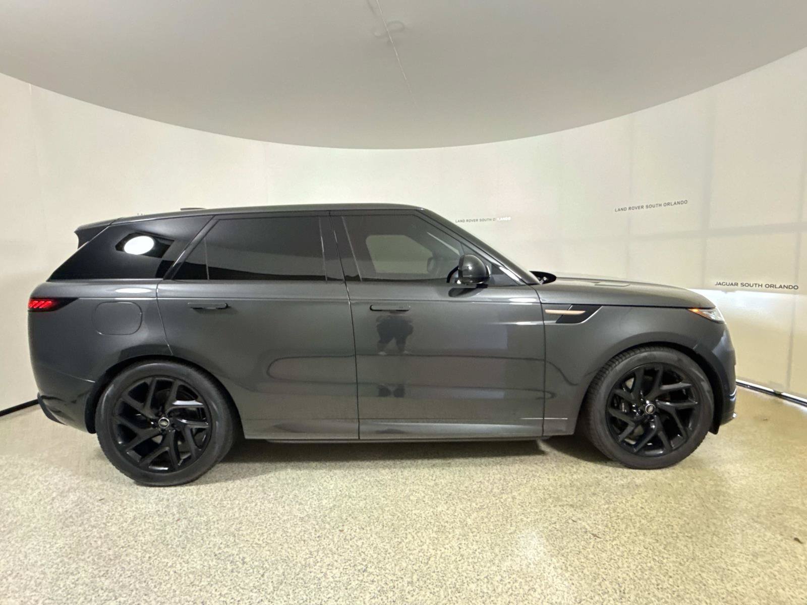 Used 2024 Land Rover Range Rover Sport Dynamic SE AWD/4WD image 6