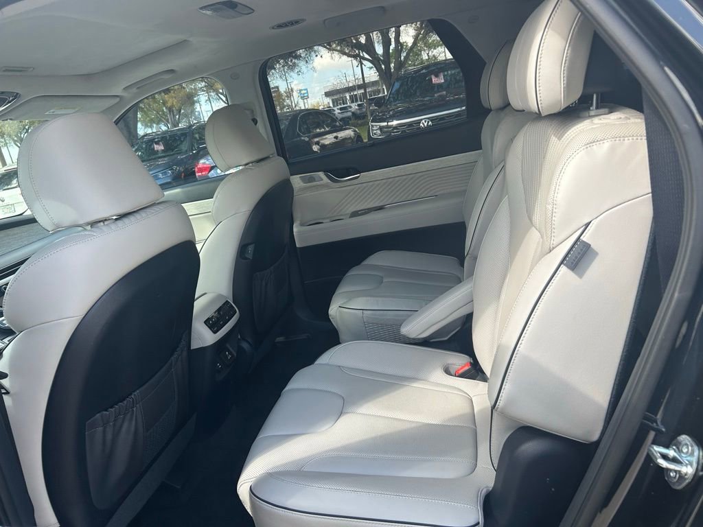 Used 2023 Hyundai Palisade Calligraphy image 43