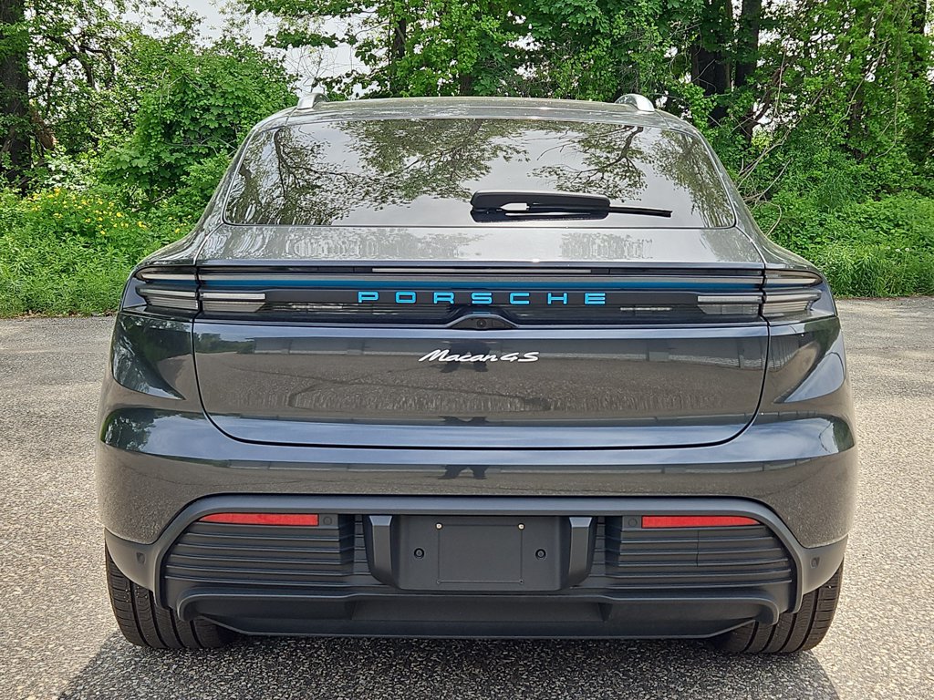 Certified 2025 Porsche Macan 4S Electric AWD/4WD image 6