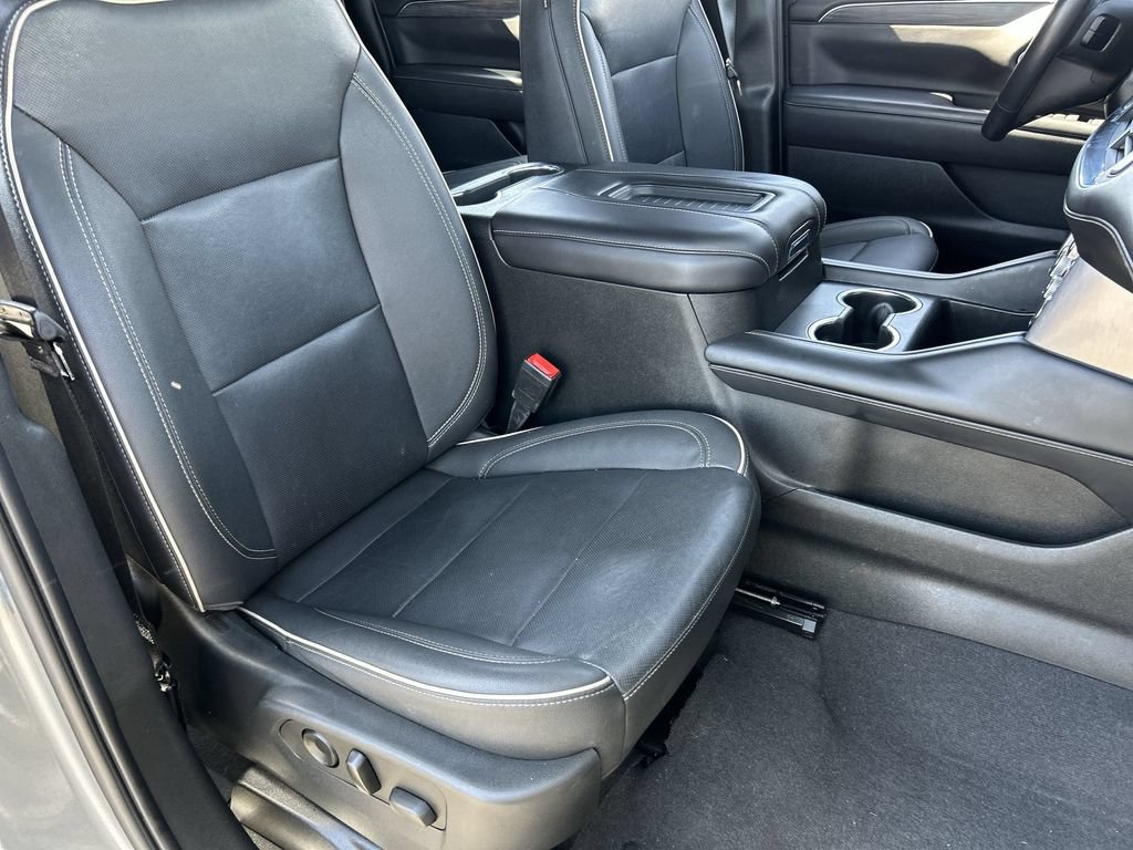 Used 2022 GMC Yukon XL SLT w/ SLT Luxury Package AWD/4WD image 28
