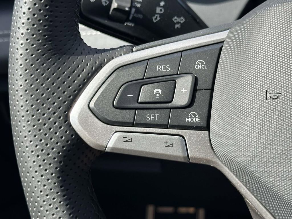 New 2026 Volkswagen Tiguan SE R-Line AWD/4WD image 17
