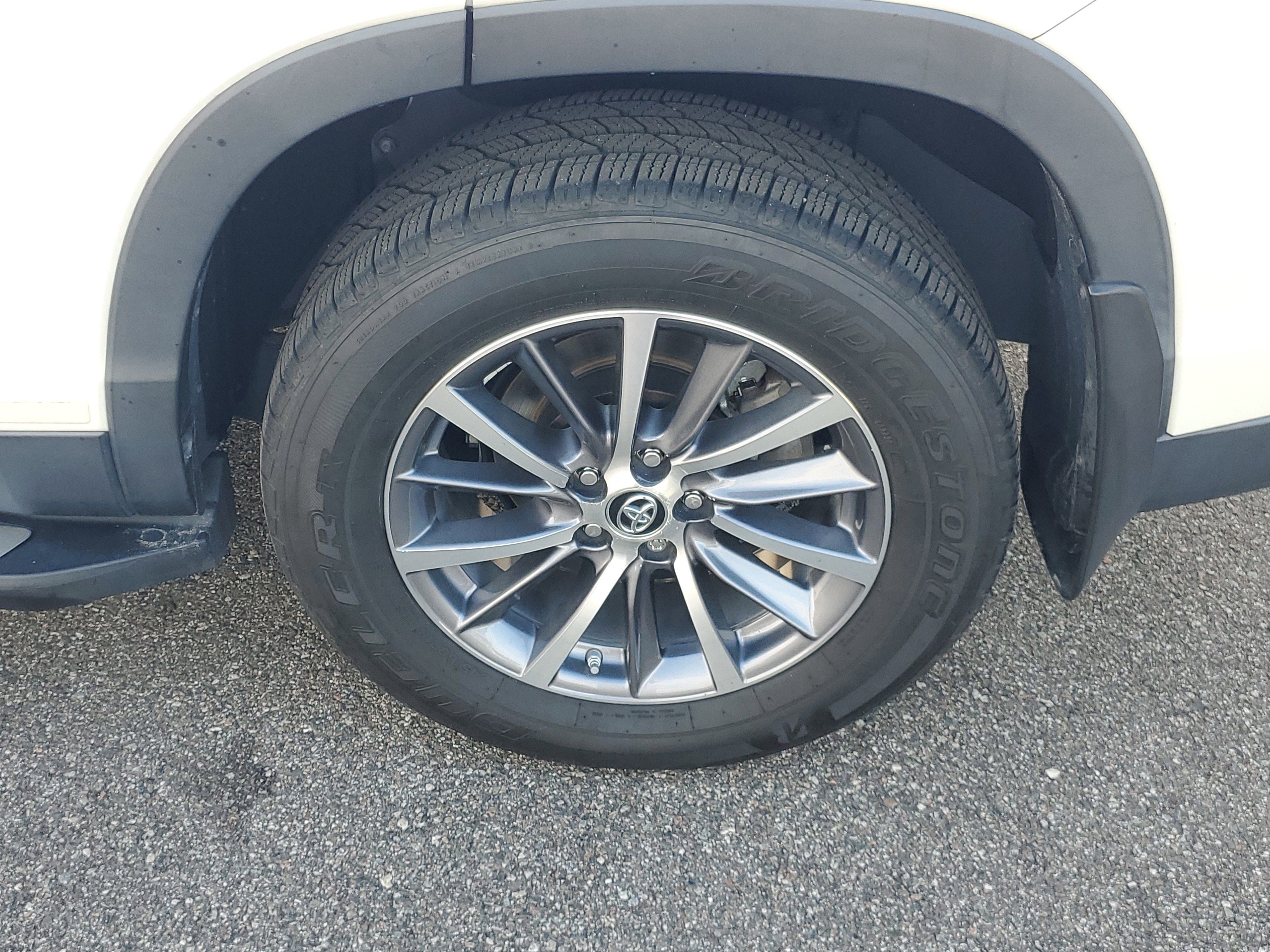 Used 2019 Toyota Highlander XLE image 40