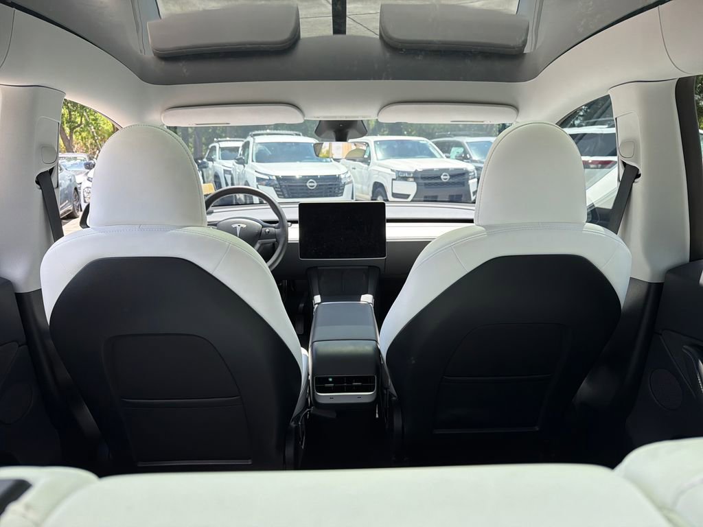 Used 2025 Tesla Model Y Long Range AWD/4WD image 29
